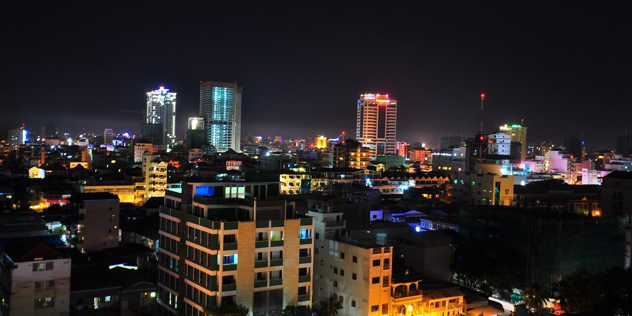 https://www.destinationcambodge.com/wp-content/uploads/2021/05/phnom-penh-night-1280x640.jpeg
